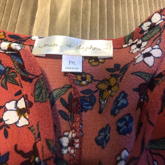 💢SOLD. Mimi & Daphne floral blouse - Picture 2 of 2